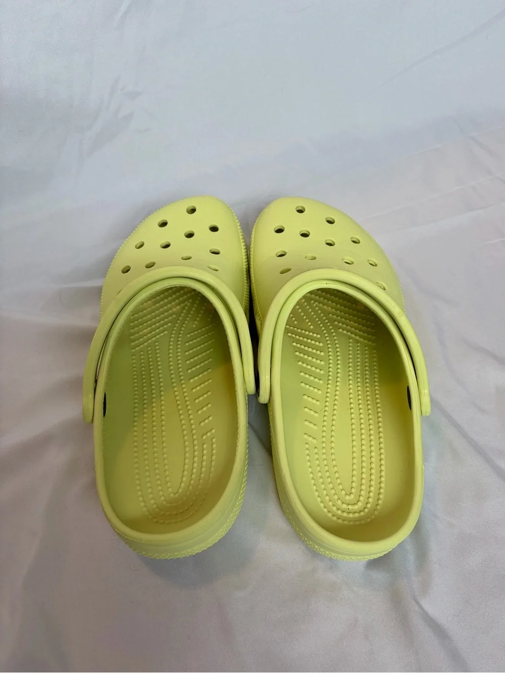 CROCS Classic Clog in Light Lime